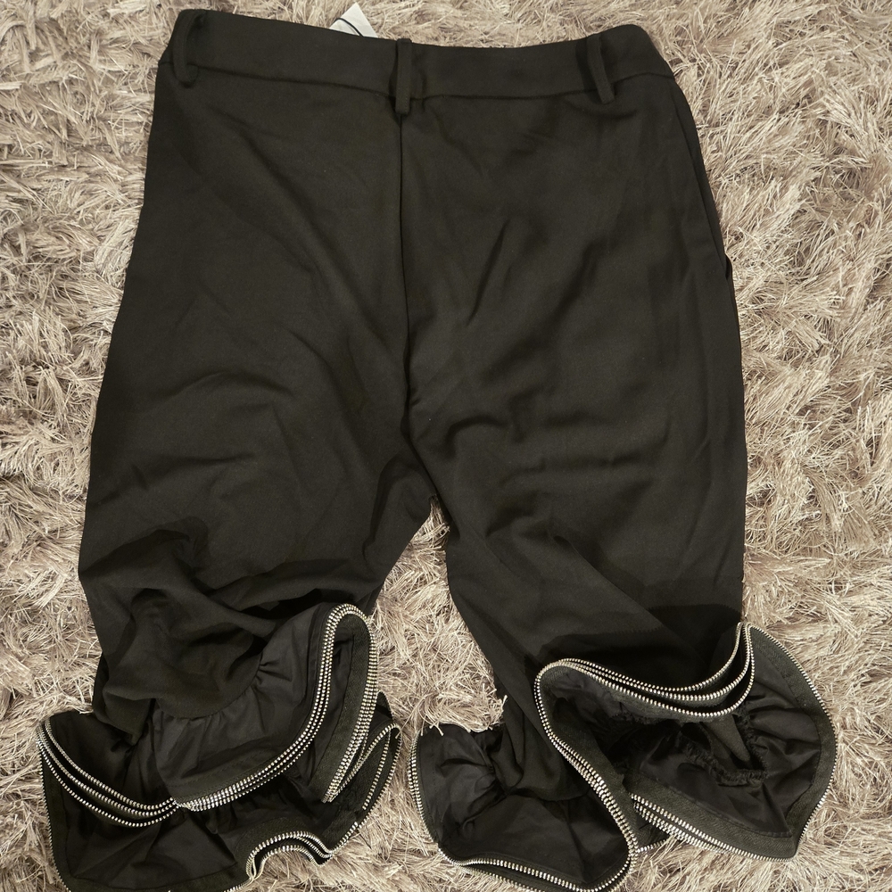 AKIRA Black Ruffle-Hem Capris - Picture 2 of 4